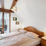 Gaestehaus Weingut Mangel Pensión 3*